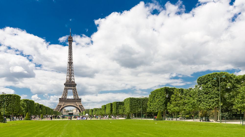 Věřte nevěřte: Uvnitř Eiffelovky otevřeli vinařství